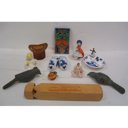 COLLECTION OF SMALL COLLECTIBLES