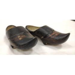 PAIR OF MINI ANTIQUE CLAY DUTCH SHOES