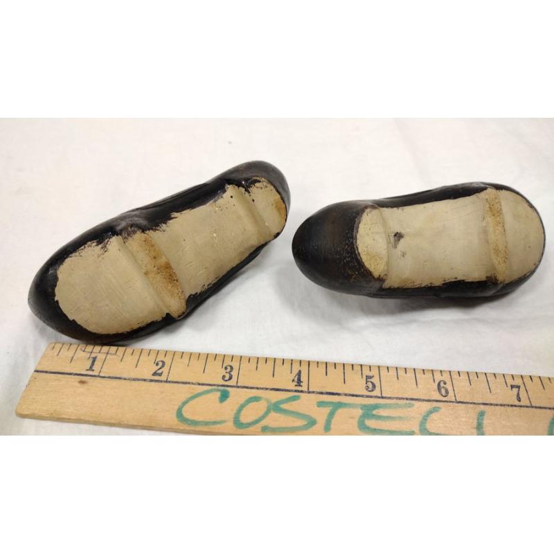 PAIR OF MINI ANTIQUE CLAY DUTCH SHOES