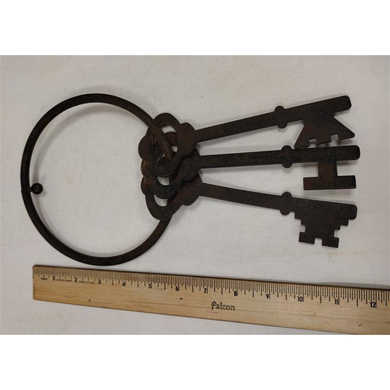 DECORATIVE HANGING KEYS
