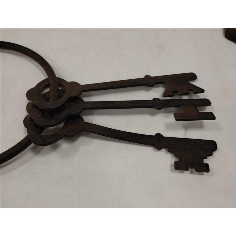 DECORATIVE HANGING KEYS